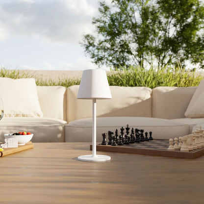 Wiederaufladbare LED-Tischlampe mit Stil und Funktion